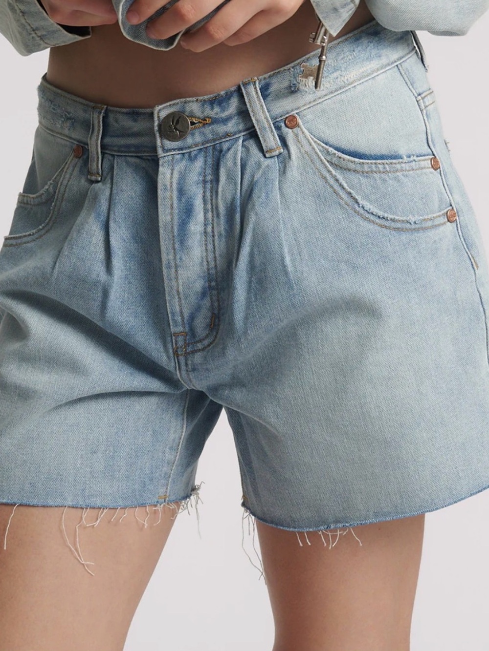 One Teaspoon Shakers Low Waist Super
Relaxed Denim Shorts size 31. NWOT
